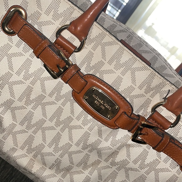 michael kors purse - Picture 2 of 8